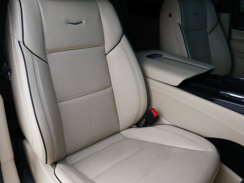 Used 2024 Cadillac Escalade ESV Premium Luxury w/ Performance Package AWD/4WD image 25
