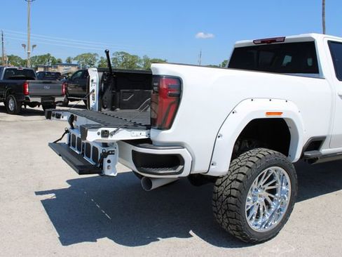 Used 2025 GMC Sierra 2500 AT4 w/ AT4 Premium Plus Package AWD/4WD image 11