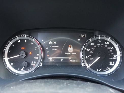 Used 2023 Toyota Highlander XLE AWD/4WD image 5