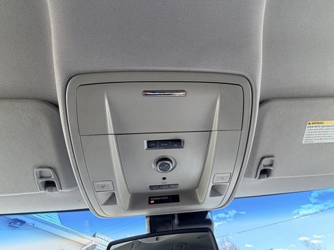 Used 2015 Chevrolet Suburban LT image 8