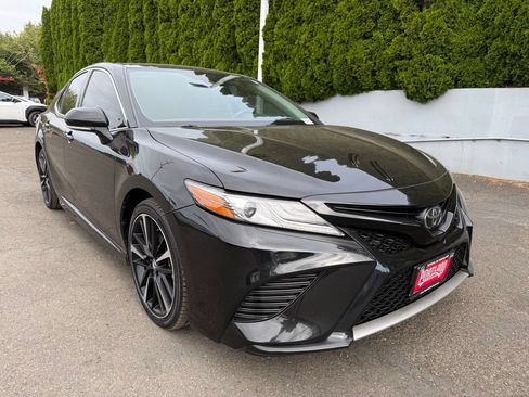 Used 2019 Toyota Camry XSE FWD image 2