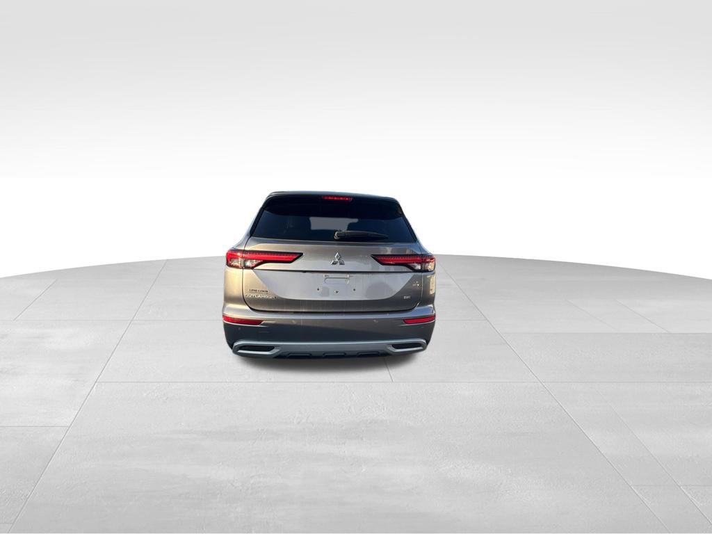 Used 2022 Mitsubishi Outlander SE FWD image 4