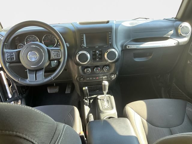 Used 2018 Jeep Wrangler Unlimited Sahara w/ Connectivity Group AWD/4WD image 12