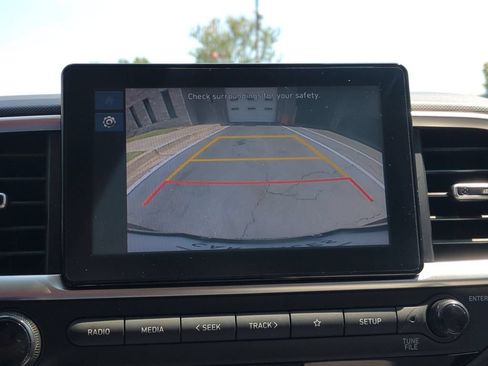 Used 2025 Hyundai Venue SEL FWD image 17