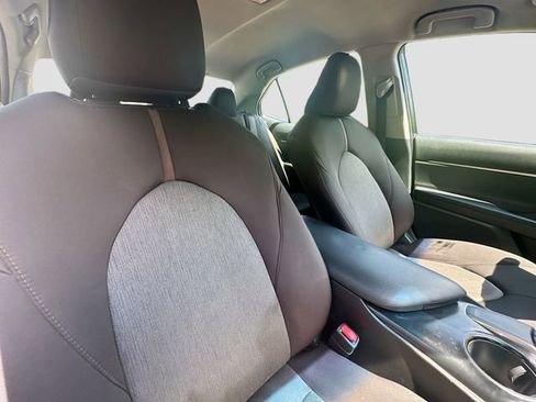 Used 2018 Toyota Camry LE FWD image 30