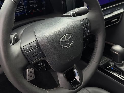 Used 2025 Toyota Camry XSE FWD image 15