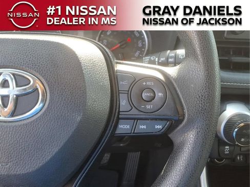 Used 2019 Toyota RAV4 XLE FWD image 14