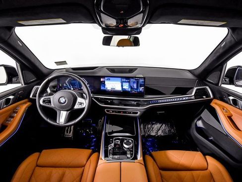 Used 2023 BMW X7 xDrive40i w/ M Sport Package image 3