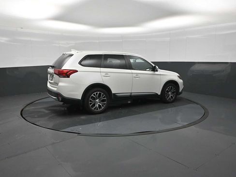 Used 2018 Mitsubishi Outlander SE AWD/4WD image 6