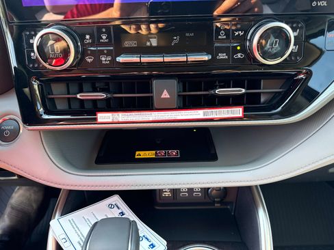 New 2026 Toyota Highlander Platinum AWD/4WD image 22
