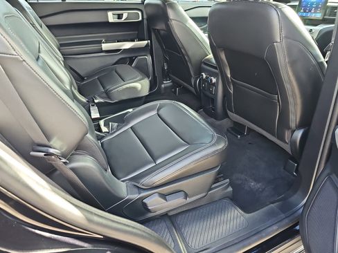 Used 2021 Ford Explorer XLT w/ Equipment Group 202A image 11