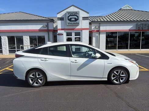 Used 2017 Toyota Prius Four Touring w/ Premium Convenience Package FWD image 10