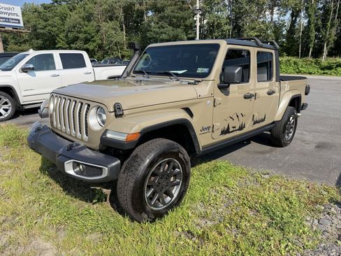Used 2020 Jeep Gladiator Overland AWD/4WD image 1