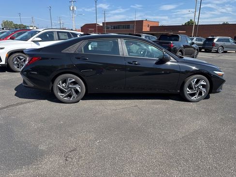 New 2025 Hyundai Elantra Sport image 8