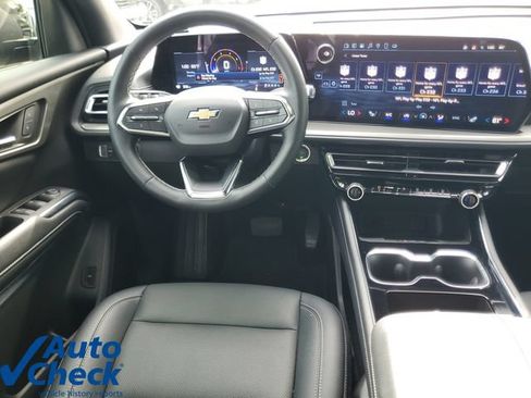 Certified 2025 Chevrolet Traverse LT FWD image 18