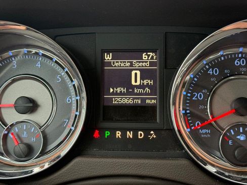 Used 2014 Chrysler Town & Country Touring-L w/ Driver Convenience Group FWD image 22