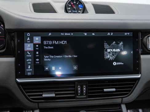 Used 2020 Porsche Cayenne Turbo AWD/4WD image 26
