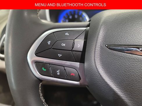 Used 2024 Chrysler Pacifica Touring-L image 13