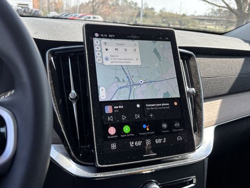 Used 2025 Volvo XC90 B6 Plus w/ Protection Package Premier image 25