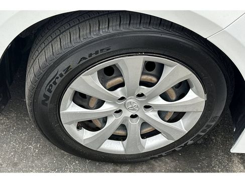 Used 2022 Toyota Corolla LE FWD image 4