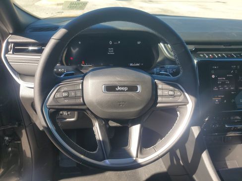 New 2025 Jeep Grand Cherokee Altitude image 13