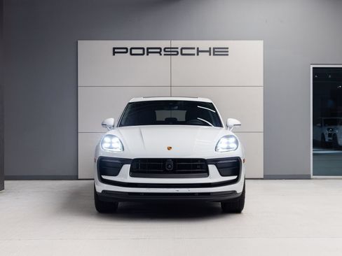 Certified 2026 Porsche Macan AWD/4WD image 10