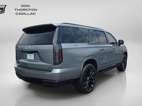 Used 2025 Cadillac Escalade ESV Sport Platinum w/ LPO, ONYX Package AWD/4WD image 5