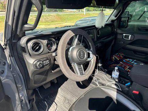 Used 2021 Jeep Wrangler Unlimited Sahara AWD/4WD image 11