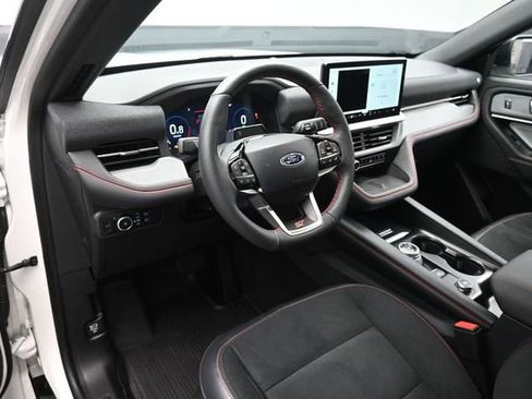 Certified 2025 Ford Explorer ST AWD/4WD image 9
