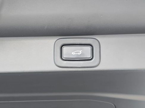 Certified 2023 Land Rover Range Rover SE image 13