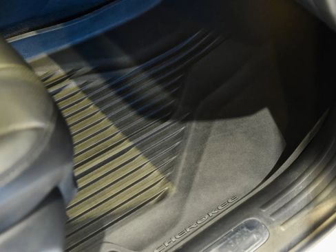 Used 2021 Jeep Cherokee Limited w/ Elite Package image 27