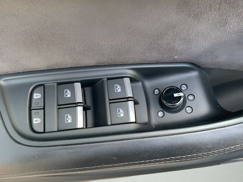 Used 2019 Audi Q8 Prestige w/ Luxury Package AWD/4WD image 20
