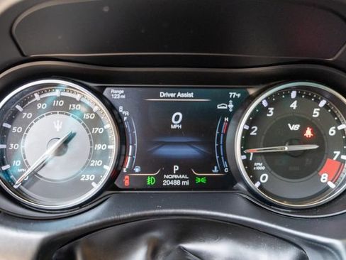 Used 2022 Maserati Levante Trofeo AWD/4WD image 28