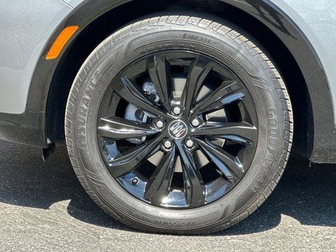 Certified 2025 Buick Envista Sport Touring image 26