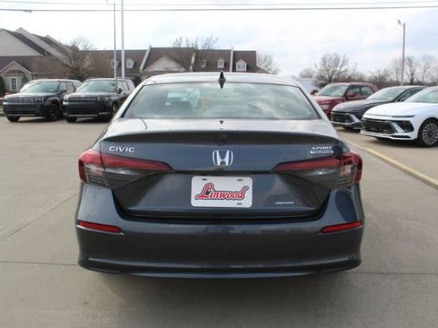 Used 2025 Honda Civic Sport image 4