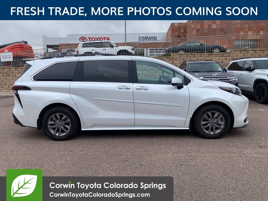 Used 2025 Toyota Sienna XLE w/ XLE Plus Package AWD/4WD image 9