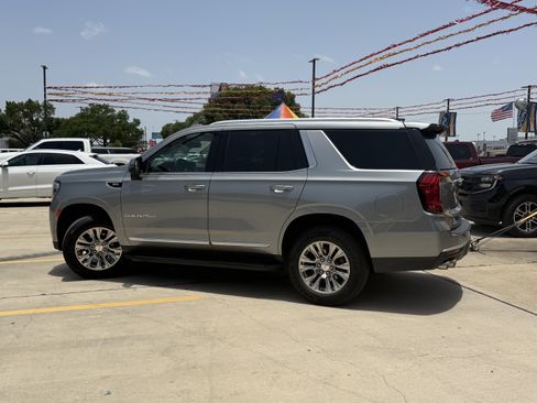 Used 2023 GMC Yukon Denali RWD image 11