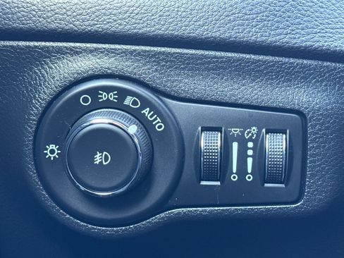 Used 2021 Jeep Compass Latitude w/ Sun and Sound Group AWD/4WD image 18