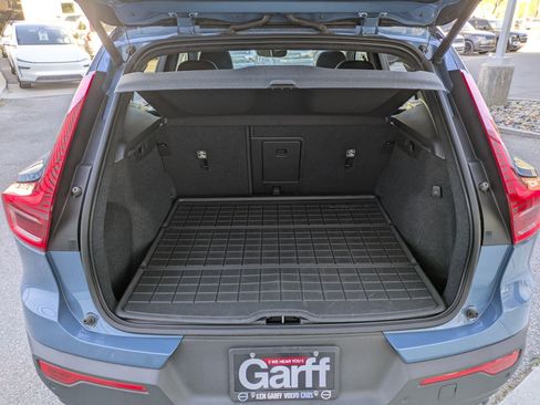 Used 2023 Volvo XC40 Recharge Plus image 29