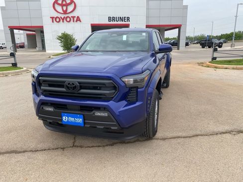 Certified 2025 Toyota Tacoma SR5 image 2