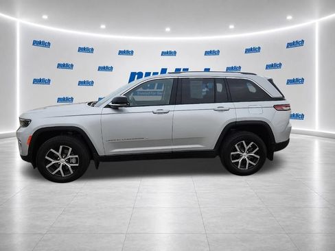 Used 2023 Jeep Grand Cherokee Limited w/ Luxury Tech Group II AWD/4WD image 2