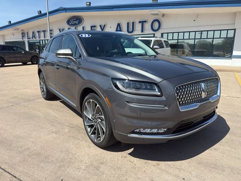 Used 2023 Lincoln Nautilus Reserve w/ Equipment Group 202A AWD/4WD image 3