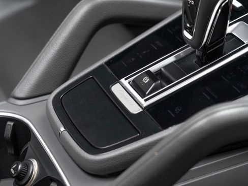 Used 2020 Porsche Cayenne AWD/4WD image 41