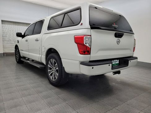 Used 2017 Nissan Titan SL image 5