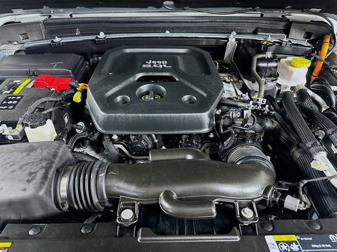 Used 2023 Jeep Wrangler Sahara w/ Cold Weather Group image 33