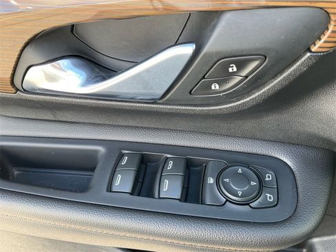 Used 2020 GMC Terrain SLE w/ Driver Convenience Package image 26