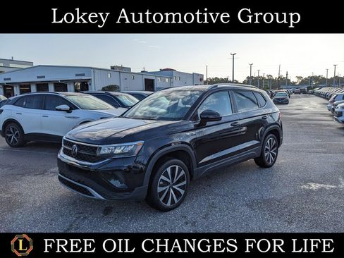 Certified 2023 Volkswagen Taos SE image 1