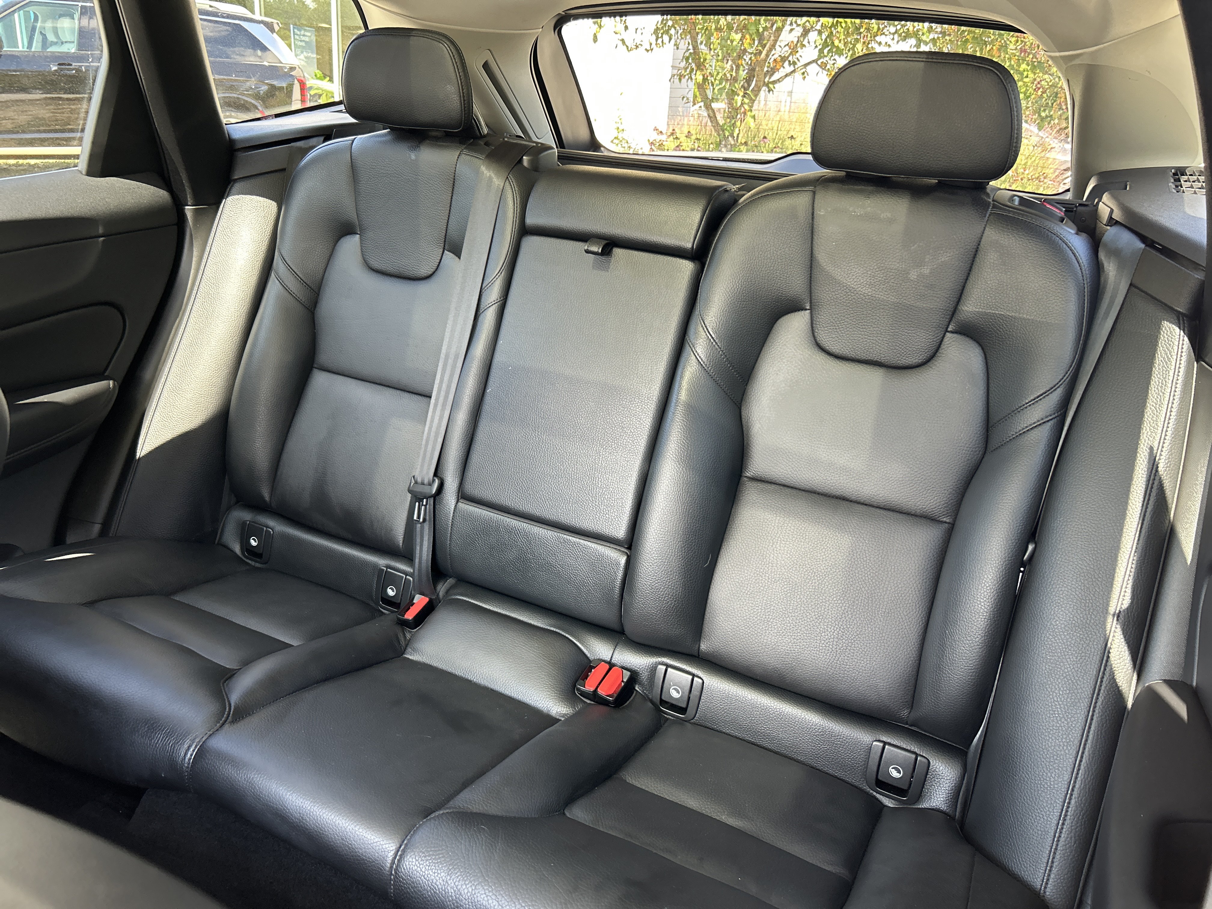 Used 2023 Volvo XC60 B5 Plus w/ Climate Package AWD/4WD image 16
