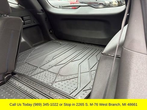 Used 2021 Chevrolet Equinox LT image 32