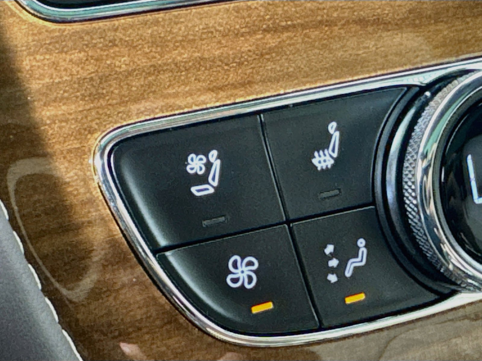 Used 2026 Bentley Bentayga Extended Wheelbase AWD/4WD image 18